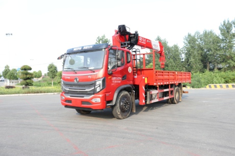 東風(fēng)華神D∨3單橋隨車吊，上裝長興8噸4節(jié)直臂吊機(jī)