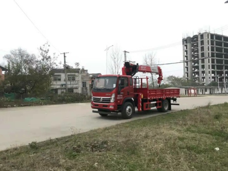 重汽王牌國六4500軸距隨車吊濰柴190上裝長興8噸4節(jié)臂吊機(jī)
