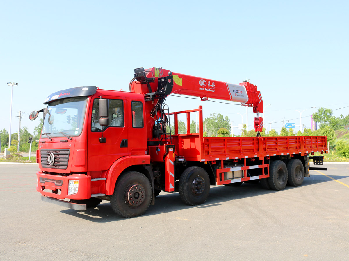 東風(fēng)錦程V5前四后八上裝長(zhǎng)興16噸吊機(jī)
