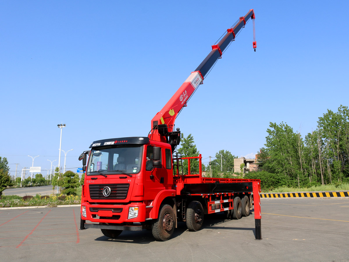 東風(fēng)錦程V5前四后八上裝長(zhǎng)興16噸吊機(jī)