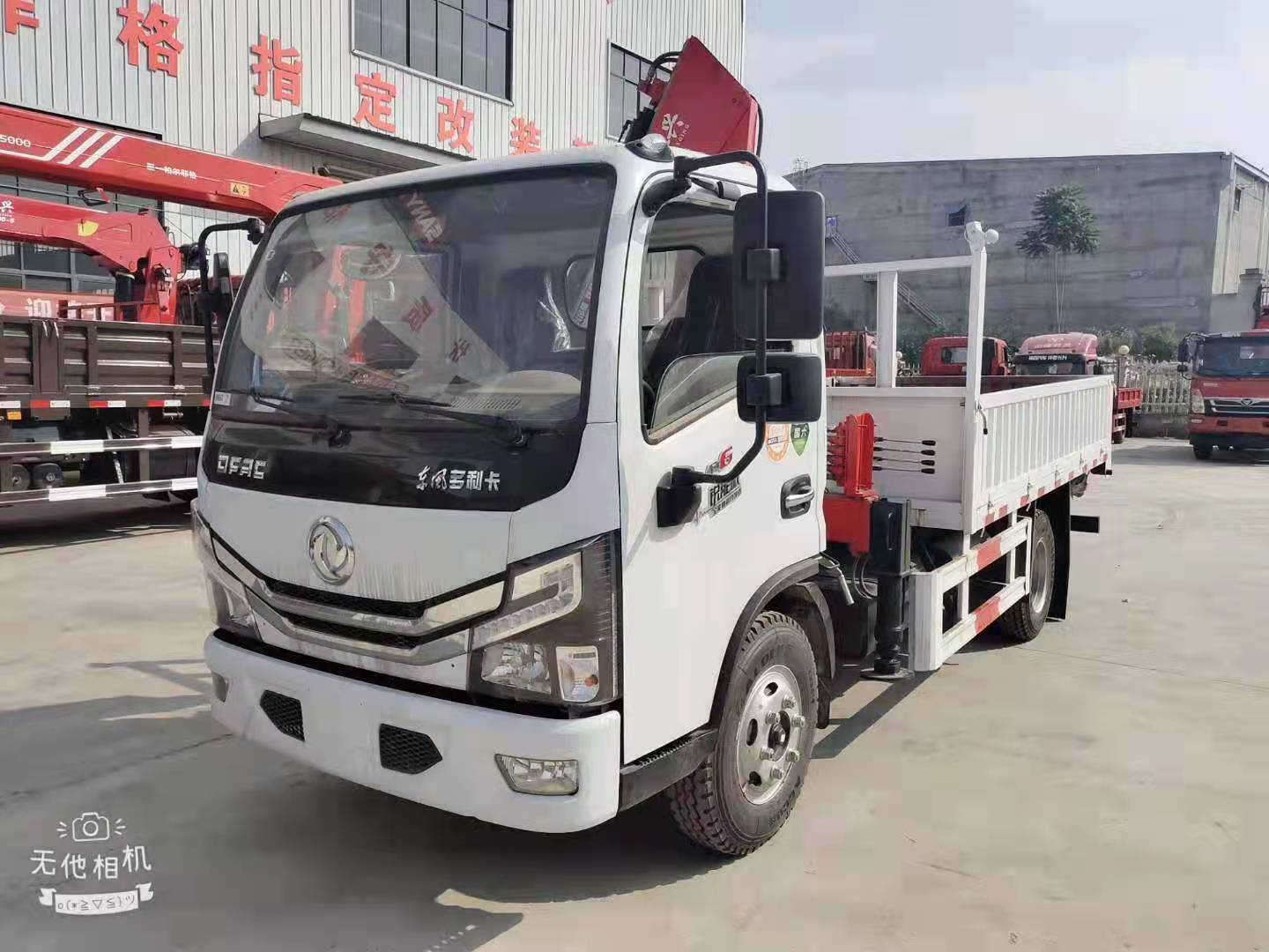 東風(fēng)多利卡藍(lán)牌，上裝長(zhǎng)興1.8噸吊機(jī)