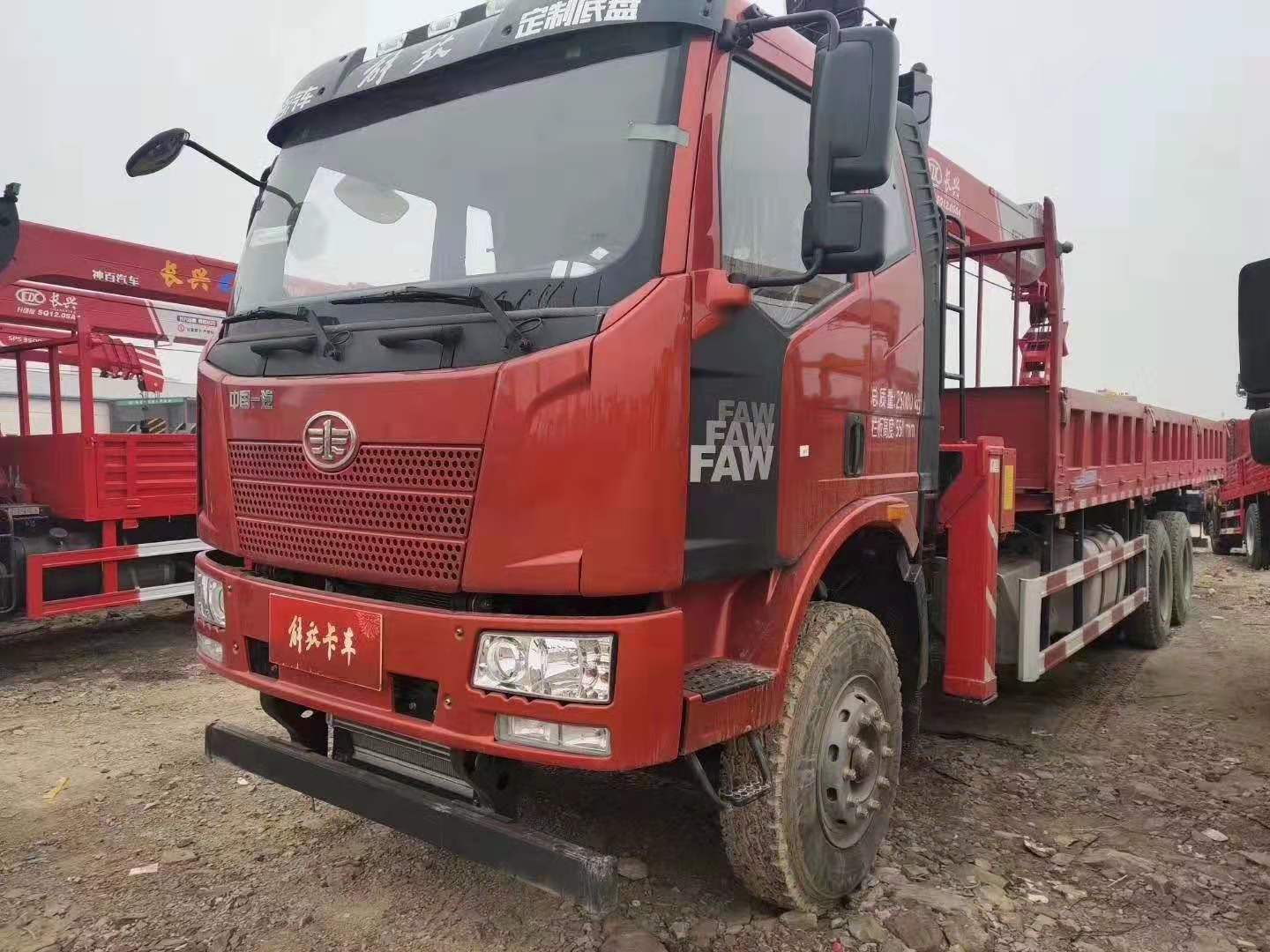重汽豪沃隨車(chē)吊的底盤(pán)保養(yǎng)技巧